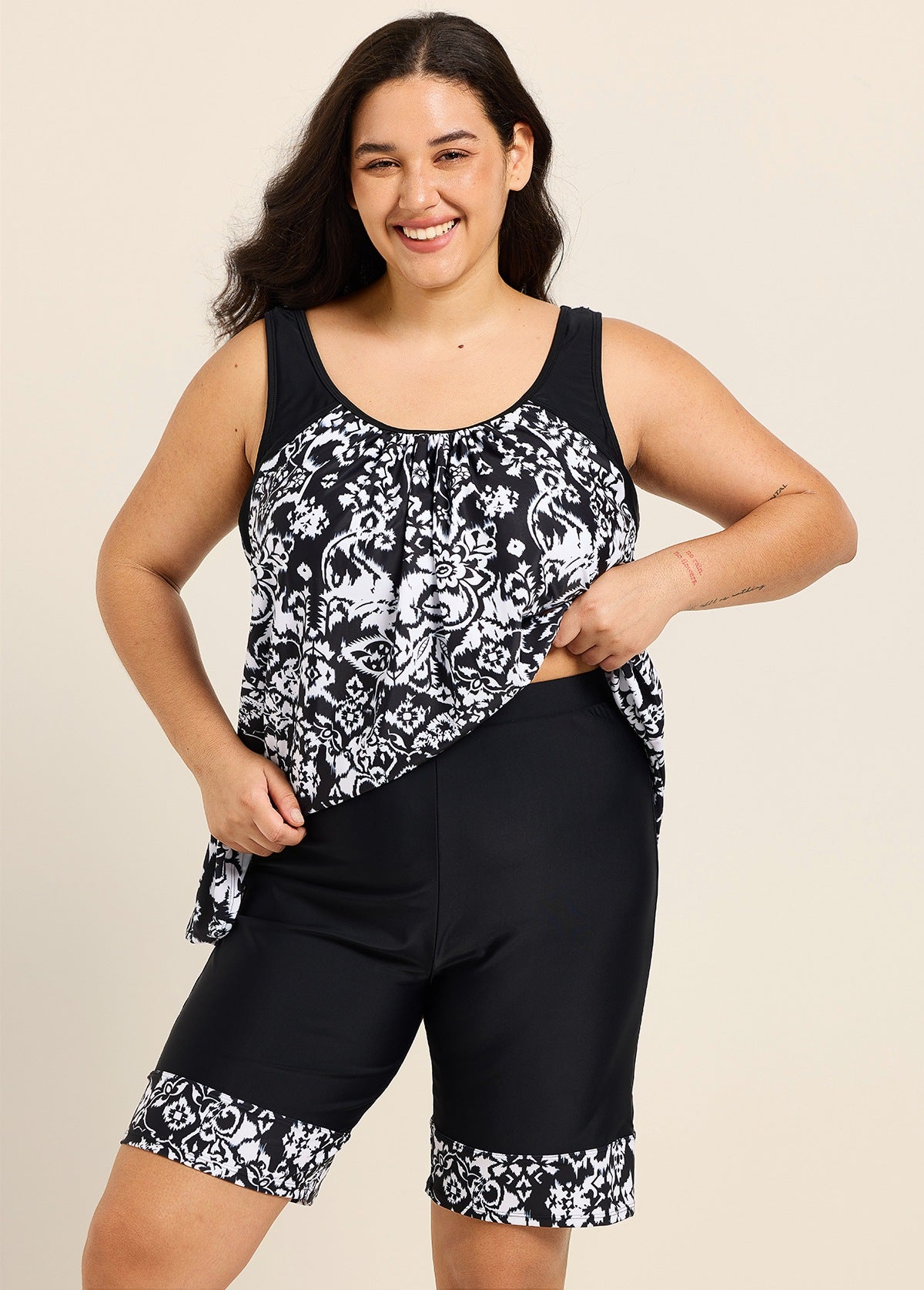 Black White Geometric Scoop Neck Flattering Padded Curvy Women's Swimsuit Tankini Set