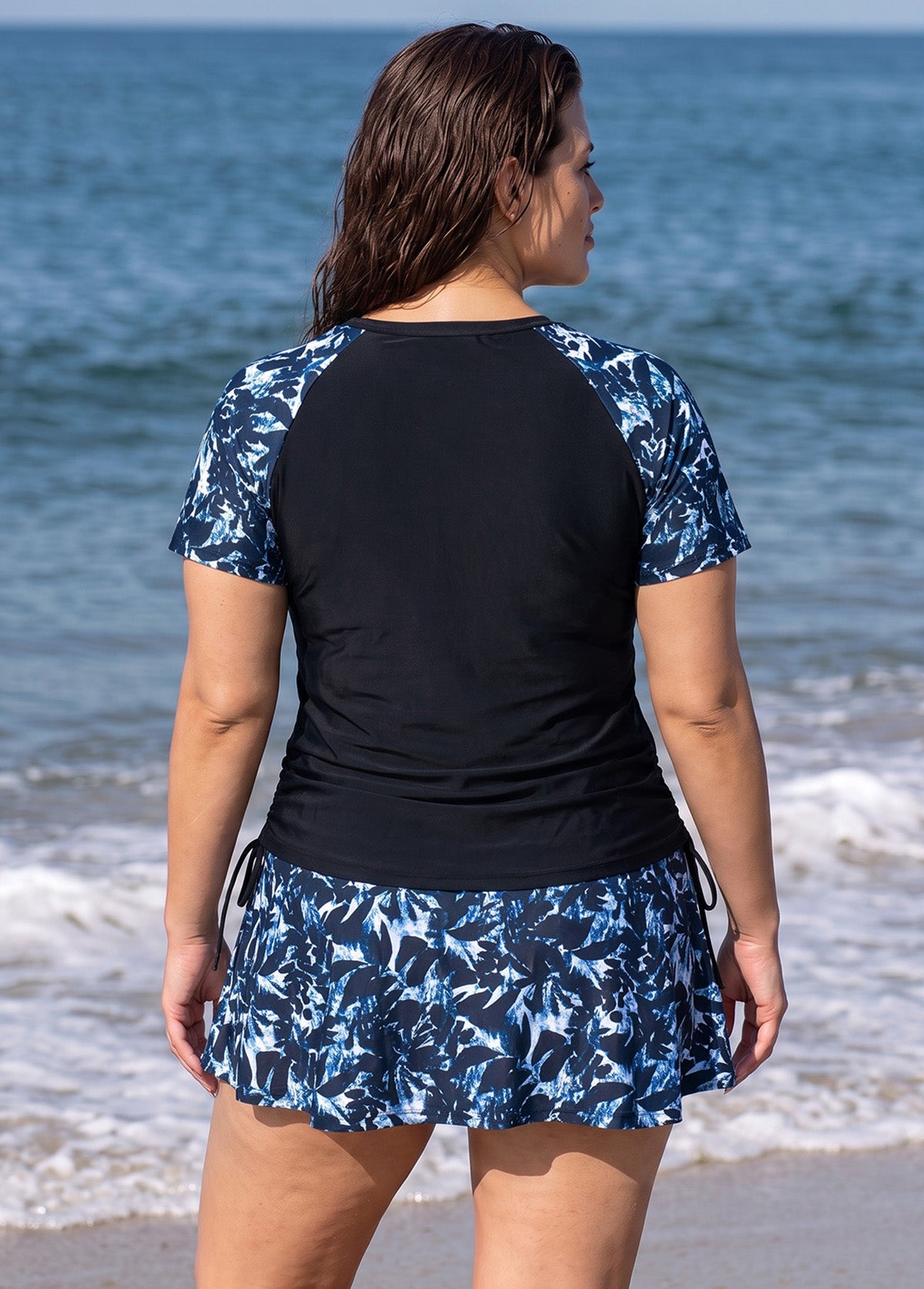 Plus Size Black Leaf Print High Neck UPF50+ Short Sleeve Flattering Side Drawstring Tankini Top